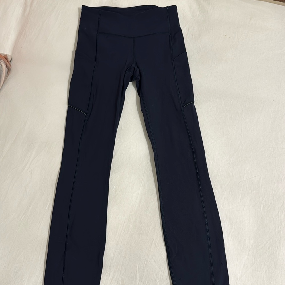 Navy lululemon leggings, size 2. Excellent condition. Like new.